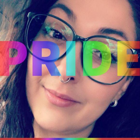 Meet your Posher, Erica - Picture 1 of 6